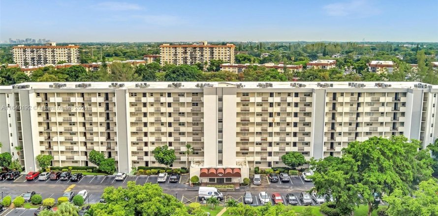 Condominio en Lauderhill, Florida, 2 dormitorios  № 1315945