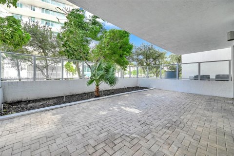 Copropriété à vendre à Miami Beach, Floride: 2 chambres, 89 m2 № 1398520 - photo 15