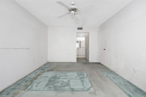 Copropriété à vendre à Tamarac, Floride: 2 chambres, 123.1 m2 № 1398431 - photo 18