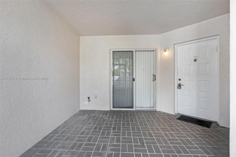 Copropriété à vendre à Tamarac, Floride: 2 chambres, 123.1 m2 № 1398431 - photo 4