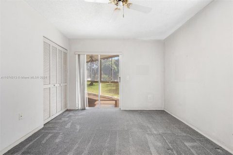 Copropriété à vendre à Tamarac, Floride: 2 chambres, 123.1 m2 № 1398431 - photo 11