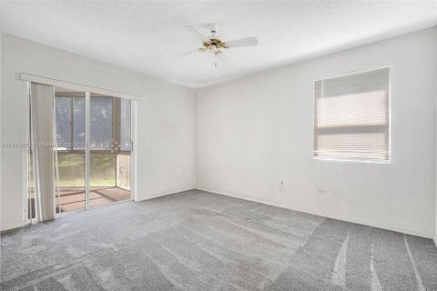 Copropriété à vendre à Tamarac, Floride: 2 chambres, 123.1 m2 № 1398431 - photo 12