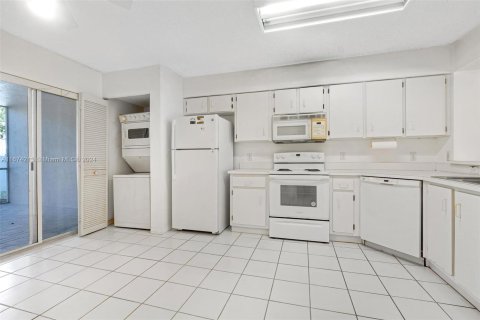 Copropriété à vendre à Tamarac, Floride: 2 chambres, 123.1 m2 № 1398431 - photo 7