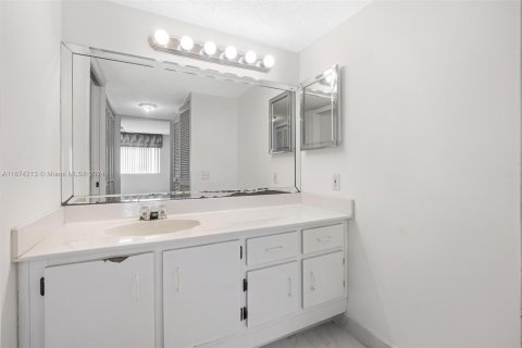 Copropriété à vendre à Tamarac, Floride: 2 chambres, 123.1 m2 № 1398431 - photo 23