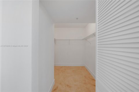 Condominio en alquiler en Miami, Florida, 2 dormitorios, 140.28 m2 № 1398468 - foto 25