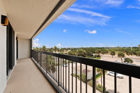 Condo in Hutchinson Island South, Florida, 3 bedrooms  № 1127694 - photo 27