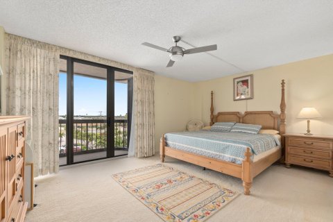 Condo in Hutchinson Island South, Florida, 3 bedrooms  № 1127694 - photo 28