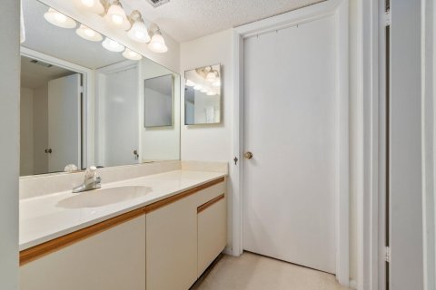 Condo in Hutchinson Island South, Florida, 3 bedrooms  № 1127694 - photo 25