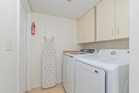 Condo in Hutchinson Island South, Florida, 3 bedrooms  № 1127694 - photo 16