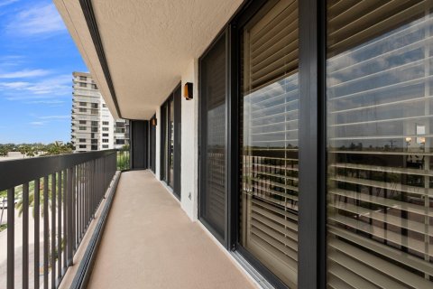 Condo in Hutchinson Island South, Florida, 3 bedrooms  № 1127694 - photo 22