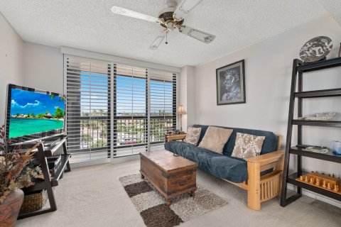 Condo in Hutchinson Island South, Florida, 3 bedrooms  № 1127694 - photo 19