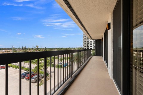 Condo in Hutchinson Island South, Florida, 3 bedrooms  № 1127694 - photo 18