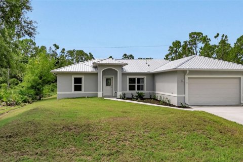 House in Punta Gorda, Florida 3 bedrooms, 141.58 sq.m. № 1308590 - photo 2