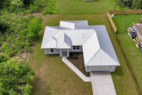 Villa ou maison à vendre à Punta Gorda, Floride: 3 chambres, 141.58 m2 № 1308590 - photo 3