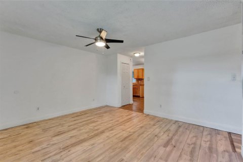 Casa en venta en Orlando, Florida, 4 dormitorios, 153.57 m2 № 1388961 - foto 5