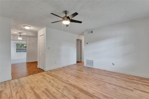 Casa en venta en Orlando, Florida, 4 dormitorios, 153.57 m2 № 1388961 - foto 4