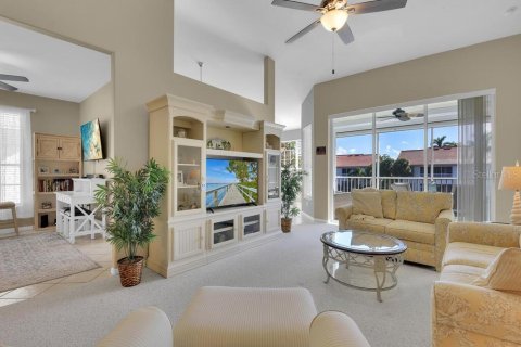 Condo in Fort Myers, Florida, 3 bedrooms  № 1382689 - photo 10