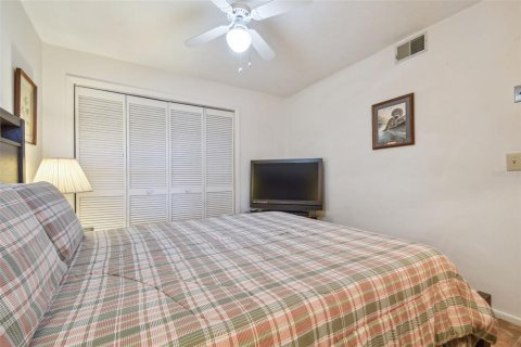 Condo in Port Richey, Florida, 2 bedrooms  № 1298917 - photo 13