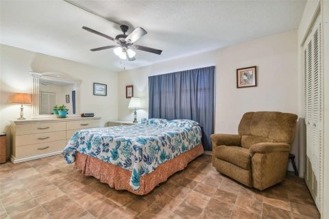 Condo in Port Richey, Florida, 2 bedrooms  № 1298917 - photo 5