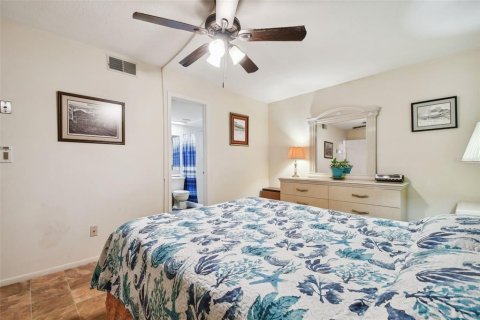 Condo in Port Richey, Florida, 2 bedrooms  № 1298917 - photo 6