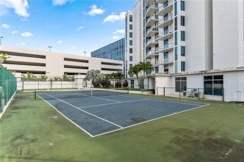 Condo in Aventura, Florida, 1 bedroom  № 1384648 - photo 24