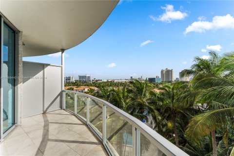 Condo in Aventura, Florida, 1 bedroom  № 1384648 - photo 17