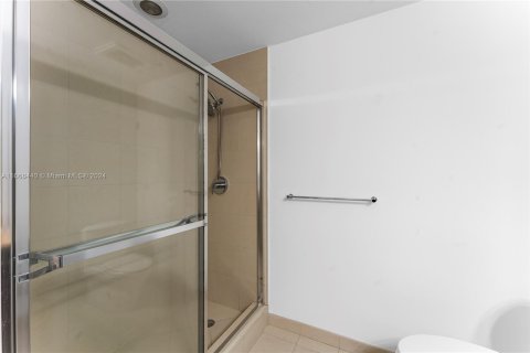 Condo in Aventura, Florida, 1 bedroom  № 1384648 - photo 15