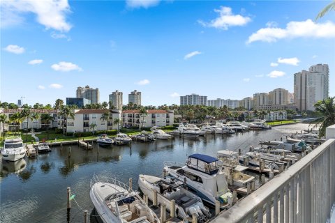 Condo in Aventura, Florida, 1 bedroom  № 1384648 - photo 22