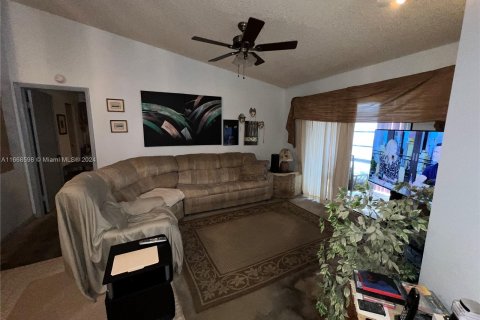 Condo in Hialeah, Florida, 2 bedrooms  № 1384607 - photo 19