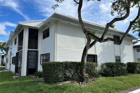 Condo in Hialeah, Florida, 2 bedrooms  № 1384607 - photo 6