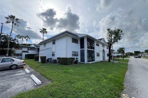 Condominio en venta en Hialeah, Florida, 2 dormitorios, 94.57 m2 № 1384607 - foto 7