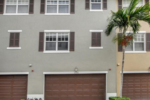 Townhouse in Delray Beach, Florida 3 bedrooms, 172.8 sq.m. № 882430 - photo 15