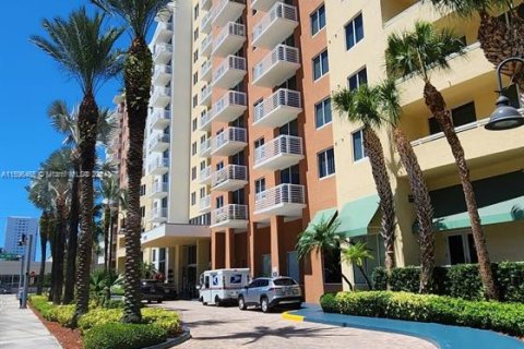 Condominio en venta en Aventura, Florida, 2 dormitorios, 100.43 m2 № 1189508 - foto 1