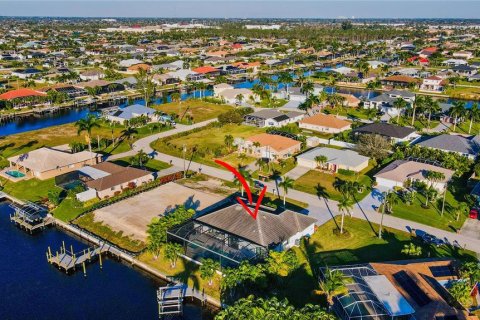 Casa en venta en Cape Coral, Florida, 3 dormitorios, 214.14 m2 № 916183 - foto 12