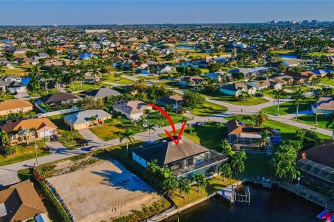 Casa en venta en Cape Coral, Florida, 3 dormitorios, 214.14 m2 № 916183 - foto 13