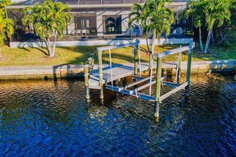 Casa en venta en Cape Coral, Florida, 3 dormitorios, 214.14 m2 № 916183 - foto 15
