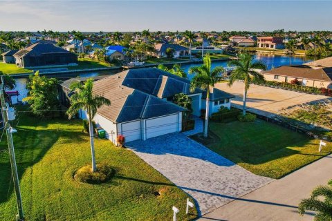 Casa en venta en Cape Coral, Florida, 3 dormitorios, 214.14 m2 № 916183 - foto 7