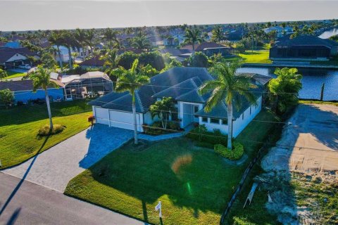 Casa en venta en Cape Coral, Florida, 3 dormitorios, 214.14 m2 № 916183 - foto 9
