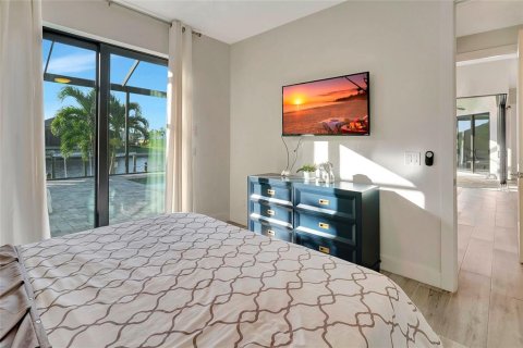 Casa en venta en Cape Coral, Florida, 3 dormitorios, 214.14 m2 № 916183 - foto 30