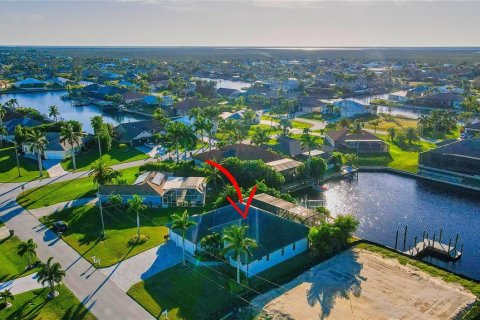 Villa ou maison à vendre à Cape Coral, Floride: 3 chambres, 214.14 m2 № 916183 - photo 11