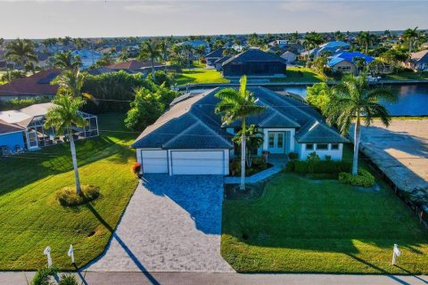 Villa ou maison à vendre à Cape Coral, Floride: 3 chambres, 214.14 m2 № 916183 - photo 8