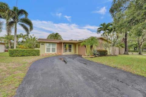 House in Sunrise, Florida 3 bedrooms, 129.88 sq.m. № 1229226 - photo 12