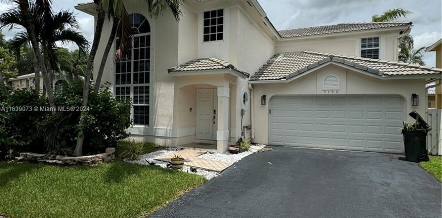 House in Coconut Creek, Florida 3 bedrooms, 163.14 sq.m. № 1310978