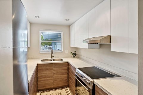 Condo in Hollywood, Florida, 1 bedroom  № 1310979 - photo 5