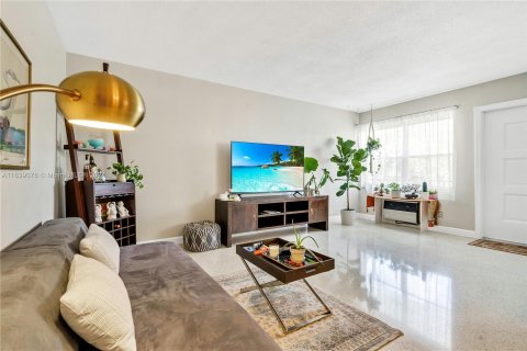 Condominio en venta en Hollywood, Florida, 1 dormitorio, 62.24 m2 № 1310979 - foto 2