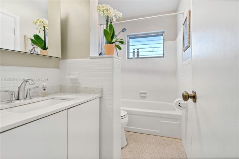 Condo in Hollywood, Florida, 1 bedroom  № 1310979 - photo 6