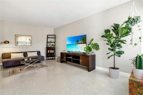 Copropriété à vendre à Hollywood, Floride: 1 chambre, 62.24 m2 № 1310979 - photo 15