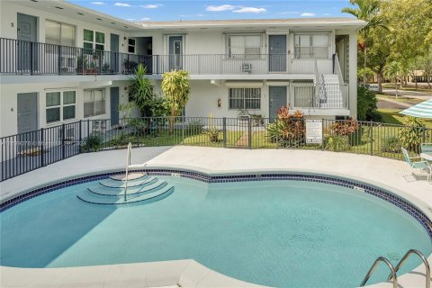 Condo in Hollywood, Florida, 1 bedroom  № 1310979 - photo 17