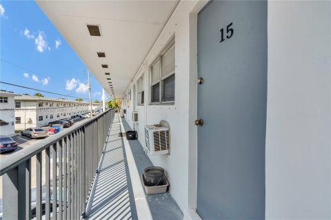 Copropriété à vendre à Hollywood, Floride: 1 chambre, 62.24 m2 № 1310979 - photo 9