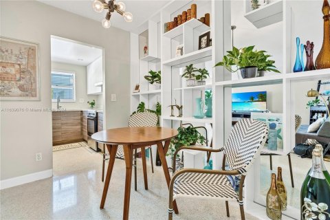 Condo in Hollywood, Florida, 1 bedroom  № 1310979 - photo 8